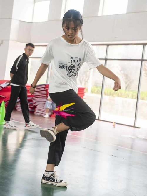 躍動青春展風(fēng)采 繩毽翻飛競英姿——費縣第三屆運(yùn)動會青少年組跳繩踢毽子比賽圓滿落幕